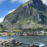 Museet foran Lovundfjellet